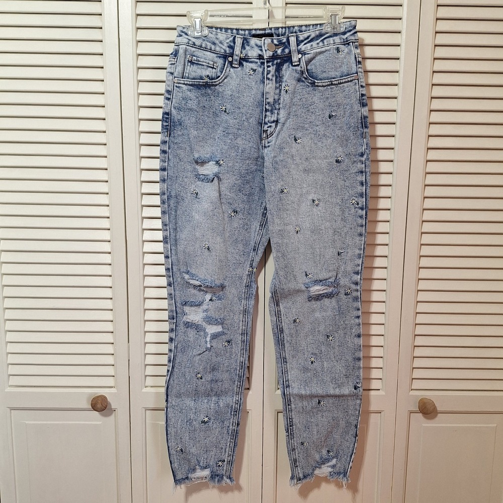 Material Girl Light Acid Wash Distressed Daisy Embroidered High Rise Jeans Sz S